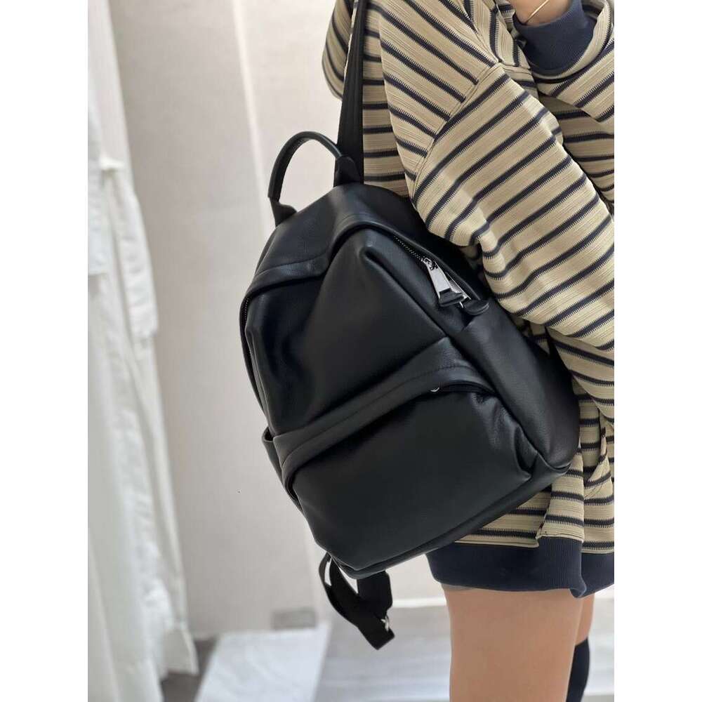 Simple Versatile Head Layer Backpack Women's Large Capacity Soft Leather Computer Bag Travel Pouch Black