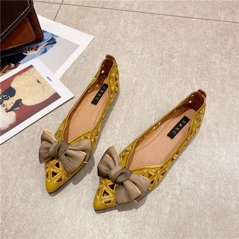 Korean Version Hollowed Out Single Shoe For Women 2023 New Large Soft Sole Grandma Pointed Shallow Mouth Flat Bottom Bean Shoes Cool