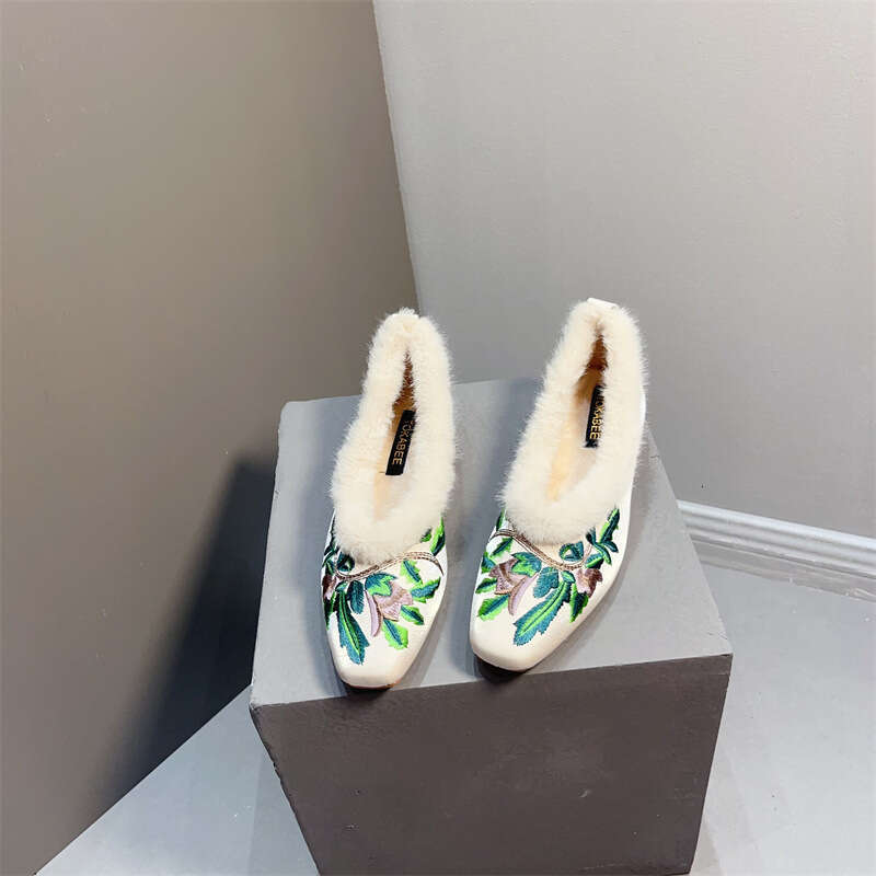 Chinese Style Square Toe Flat Sole Single Thick Heels Soft Soles, Embroidered And Velvet Warm Cheongsam Shoes With Bean Scoop