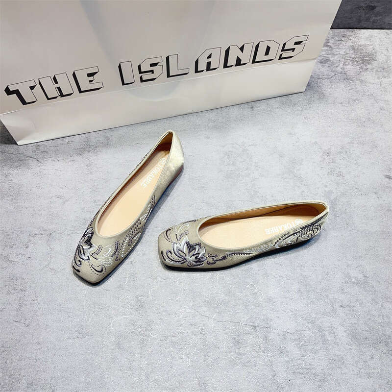 New Chinese Women's Korean Version Spring And Summer New Style Embroidered Single Shoe Shallow Mouth Square Soft Sole Flat Toe Grandma Shoes