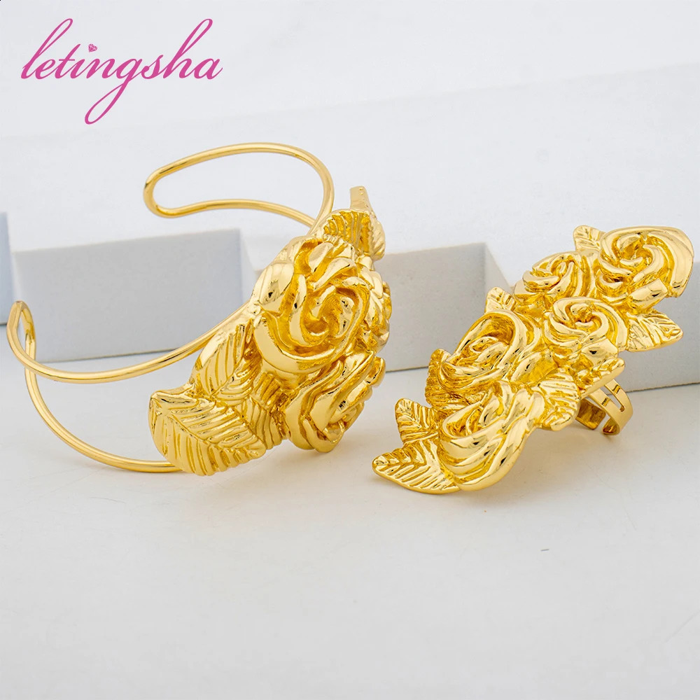 Dubai Classic Big Flower Pendant Jewelry Set for Women African Gold Plated Necklace Earrings Bangle Ring Set Wedding Part 241105
