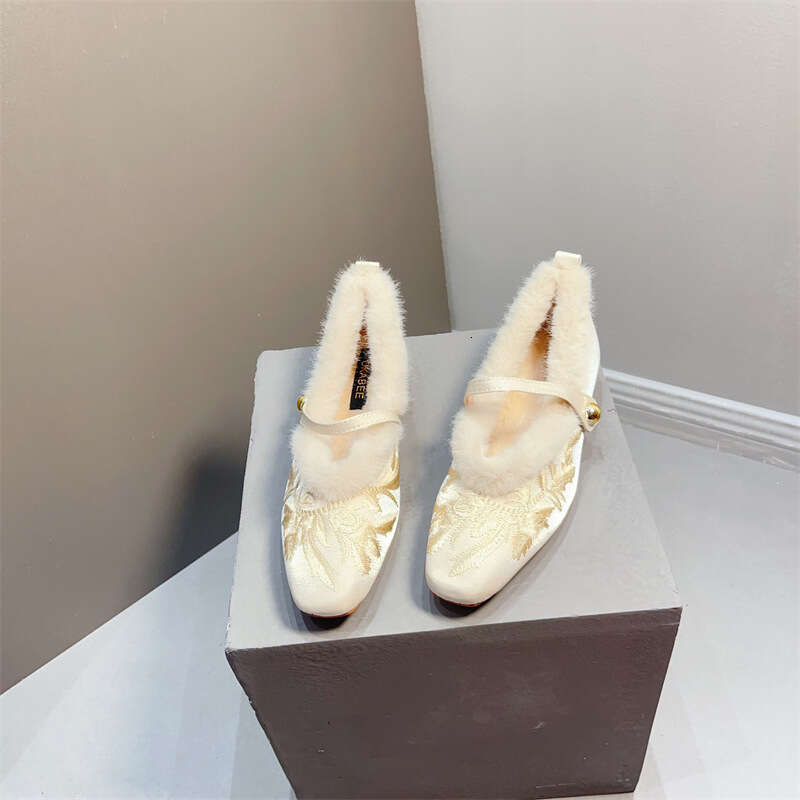 New Chinese Style Square Toe With Plush Coarse Single Order Korean Version Soft Soled Cheongsam Embroidered Low Heeled Hairy Women's Shoes