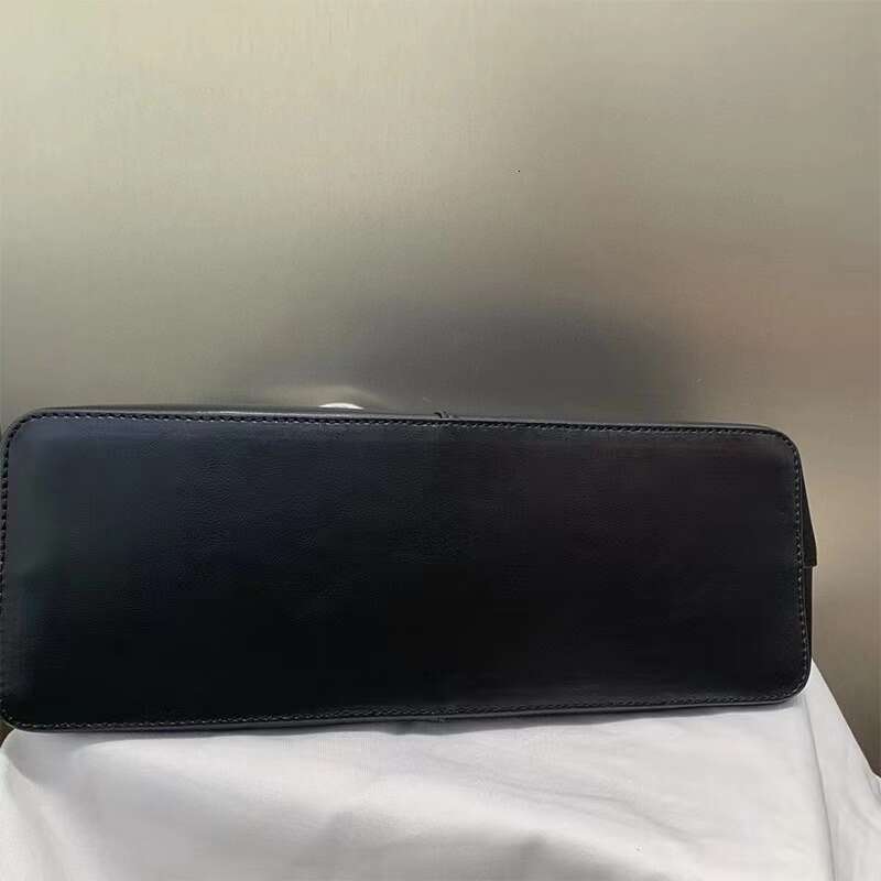 Soft Cowhide Tote Minimally Designed Large Capacity Handbag Vintage Versatile Women's Shoulder Classical Crossbody Bag