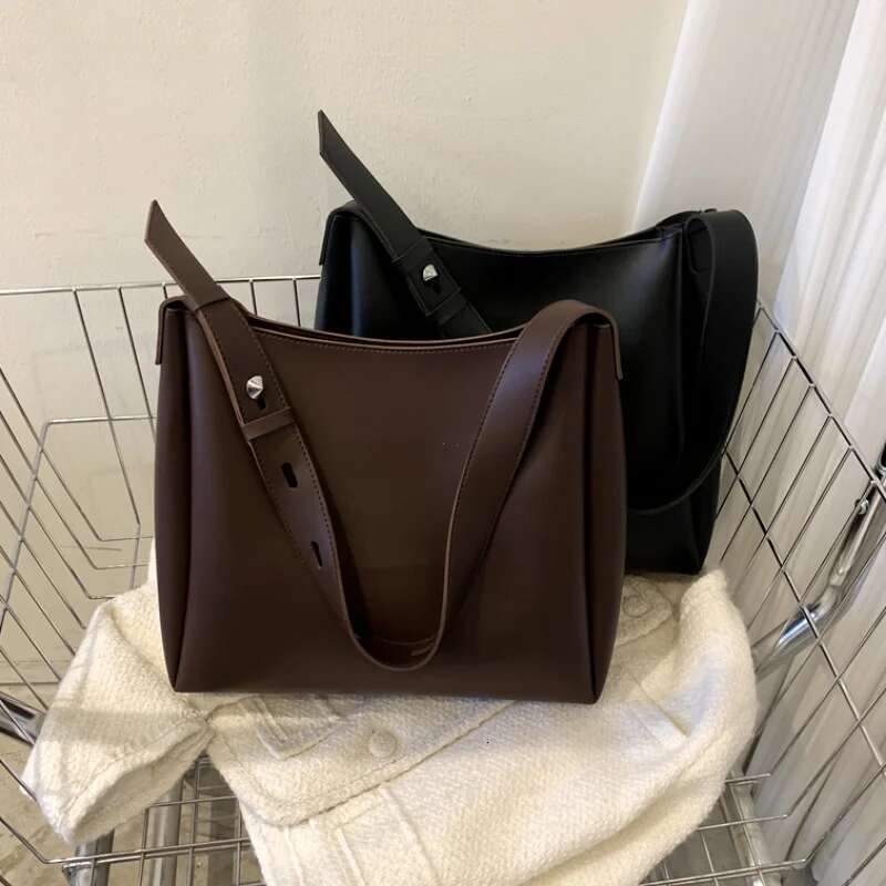 Fashion Leather Tote for 2025 Trends Female Simple Large High Capacity Shoulder Side Handbags and Purses Women Bag