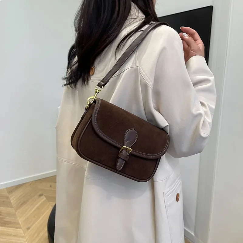 Buckle Sewing Decorative Fashion Wool Shoulder Bag Flip Zipper Buckle Exquisite Crossbody Bag Selling Womens Bolsa Bag 241105