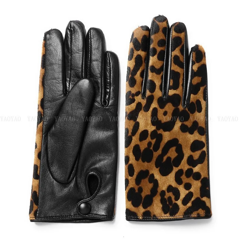 YY5388 Womens Leopard Pattern Leather Gloves Womens Short Winter Wool Lining Thick Luvas Botton Warm Guantes Mujer241105