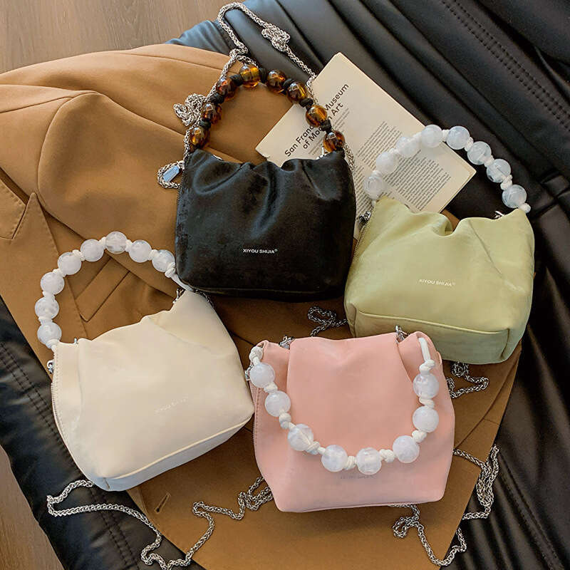 Pearl Handheld Chinese Style for Women's 2024 New Fashion Folded Cloud Versatile Chain Crossbody Bag