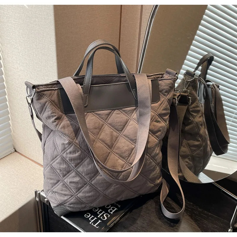 Autumn and Winter Diamond Down Bag Large Capacity Tote Bag Versatile Light Shoulder Oblique Span Bag 241104