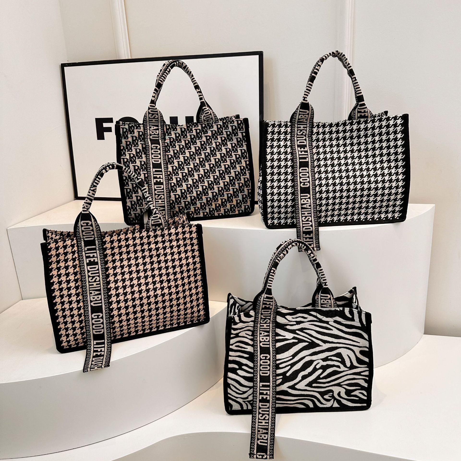 Designer's new Korean fashion letter lunch box commuting document handbag fashion bag
