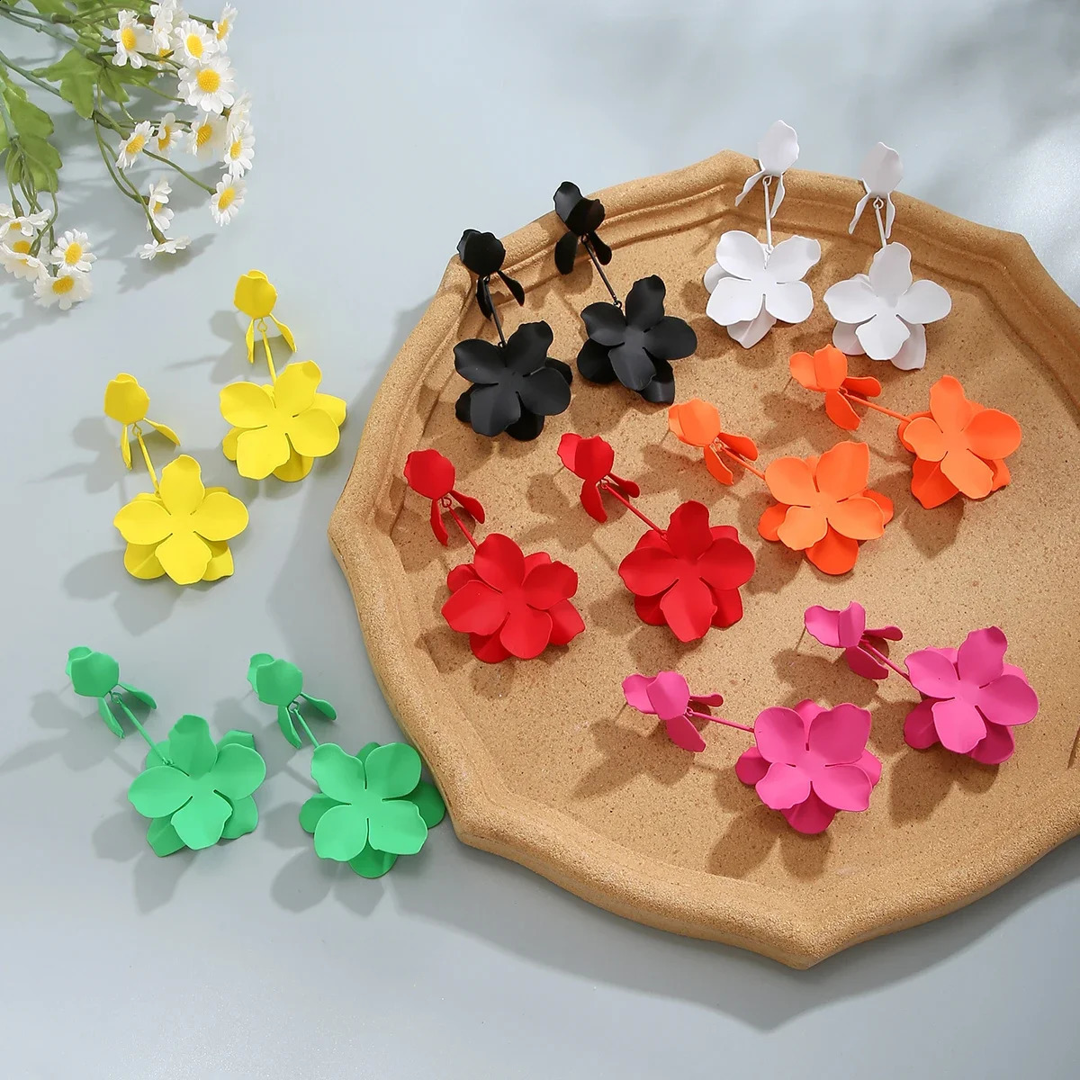 Bohemian Colorful Spray Metal Flower Drop Earrings Trend Y2K Big Flower Pendant Earrings Womens Party Jewelry Gift 241105