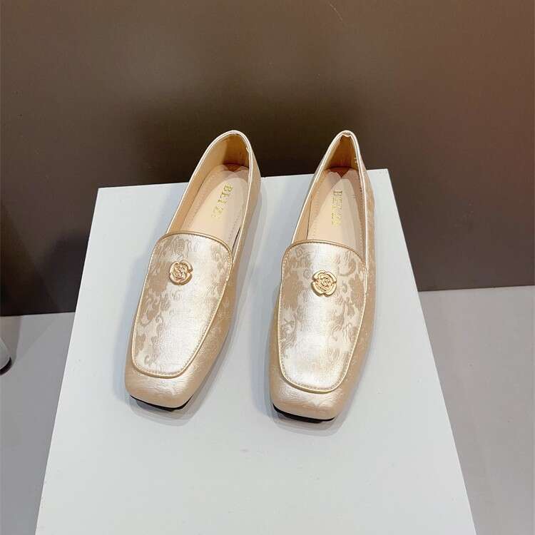Square Headed Comfortable Flat Bottomed Loafers For Women, Korean Version Autumn New Chinese Style Shallow Mouth Camellia Women's Single Shoes