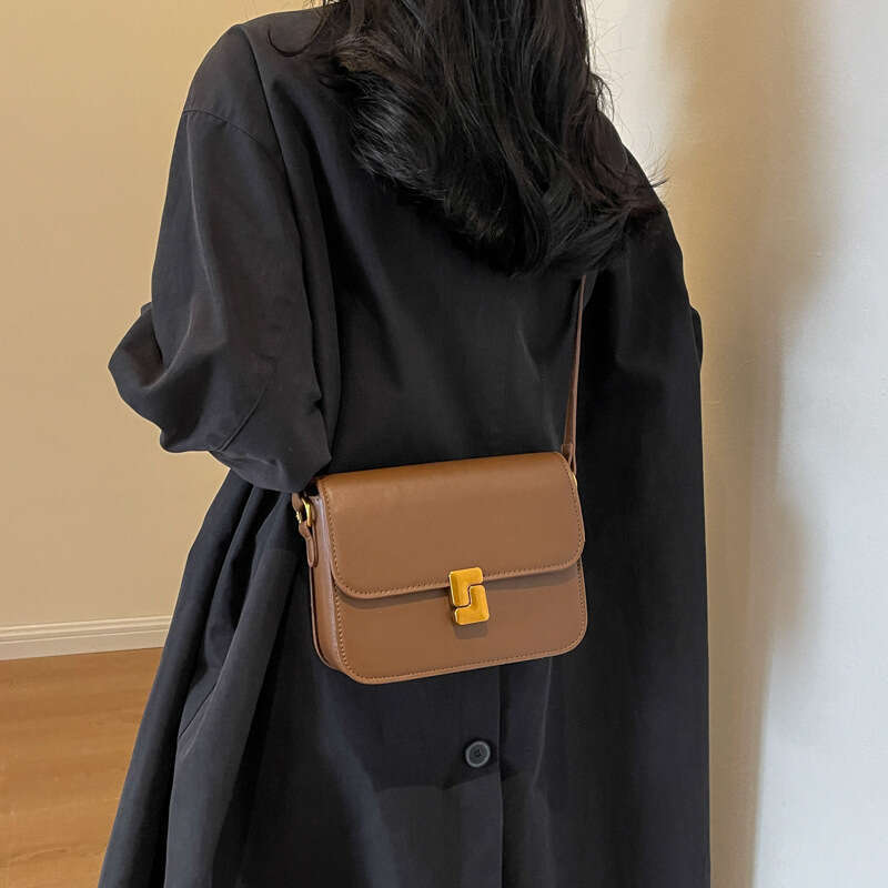 Advanced small square new fashionable shoulder niche texture soft leather armpit bag, simple and versatile commuting bag