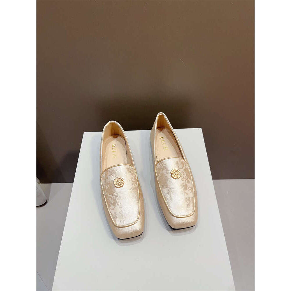 Square Headed Comfortable Flat Bottomed Loafers For Women, Korean Version Autumn New Chinese Style Shallow Mouth Camellia Women's Single Shoes