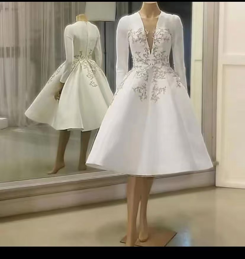 Knee Length A Line Wedding Dresses Long Sleeves Satin Bridal Gown Silver Embroidery V-Neck Ivory White Short Bride Dress Robe De Mariee Custmized