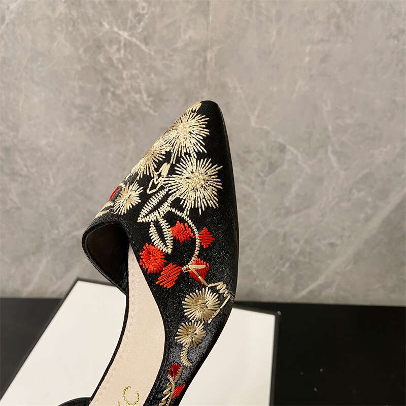 Chinese Embroidery Flat Sole For Women, Spring And Summer 2024 New Versatile Shallow Mouth Side Hollow Pointed Antique Style Embroidered Shoes