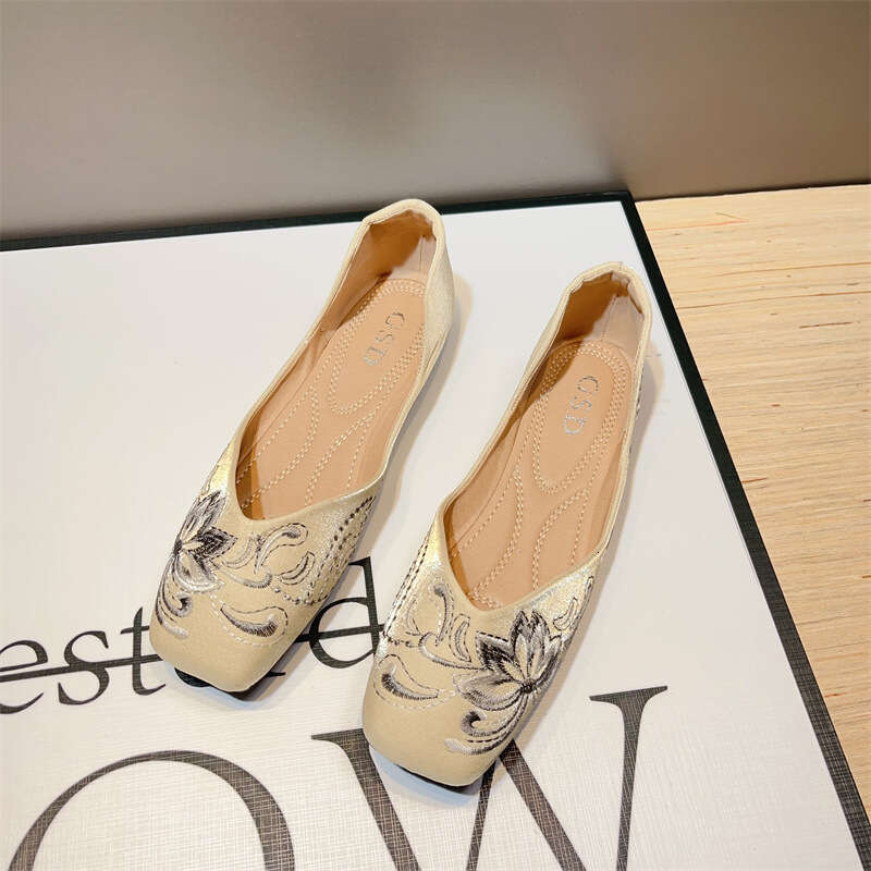 Ethnic Style Embroidered Single For Women 2024 Comfortable Soft Sole Square Toe Shallow Mouth New Chinese Qipao Flat Bottomed Bean Shoes