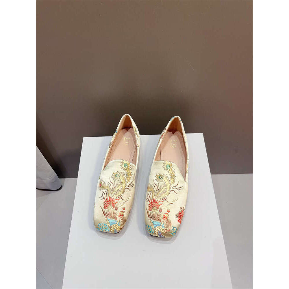 New Korean Style Embroidered Flat Sole Single For Women In Spring And Autumn, Square Toe, Shallow Mouth, Versatile Soft Soled Bean Shoes