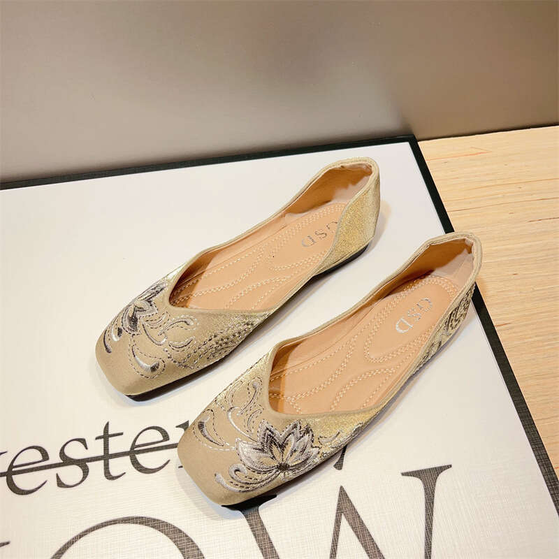 Ethnic Style Embroidered Single For Women 2024 Comfortable Soft Sole Square Toe Shallow Mouth New Chinese Qipao Flat Bottomed Bean Shoes