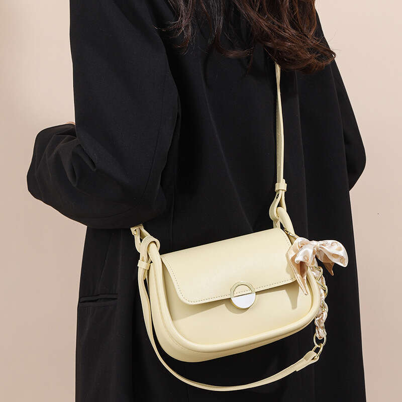 Underarm with niche texture for women's summer 2024 new trendy fashion chain small square bag, versatile Instagram crossbody bag
