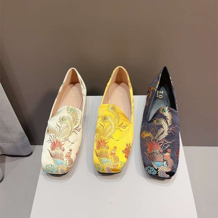 New Korean Style Embroidered Flat Sole Single For Women In Spring And Autumn, Square Toe, Shallow Mouth, Versatile Soft Soled Bean Shoes