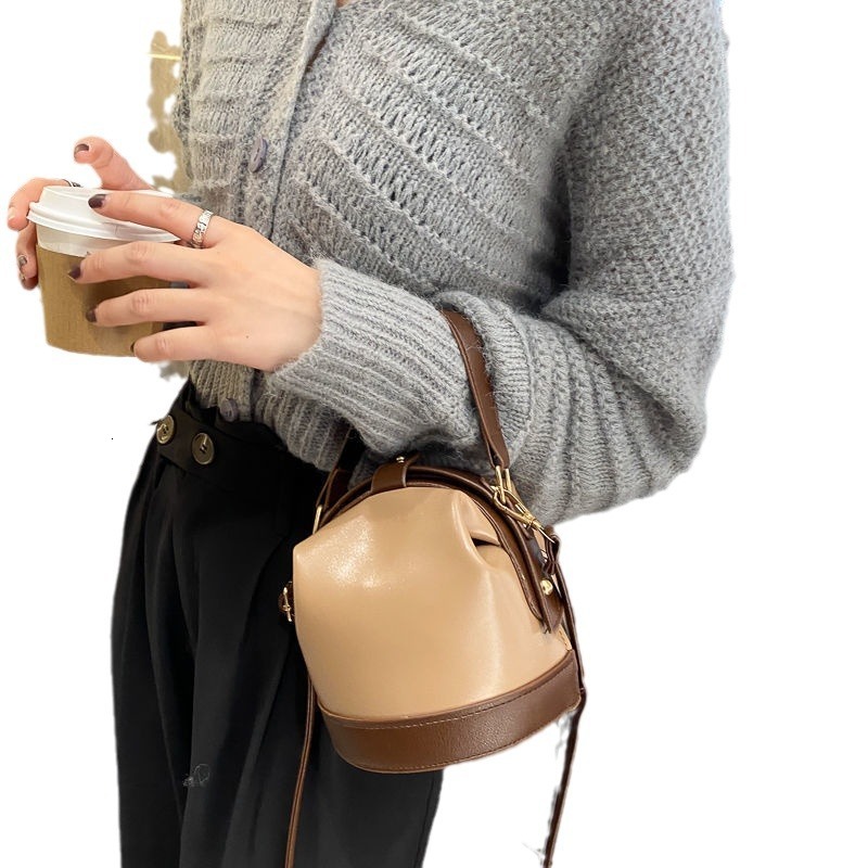 New designer cross body bag fashionable women s bag French niche multifunctional trend Korean fashion version fashionable simple trend handbag fashion