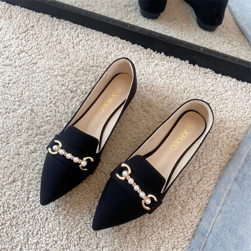 2023 New Style Pearl Decorative Pointed Solid Color Soft Soled For Commuting Elegant French Shallow Mouth Cloth Single Shoes