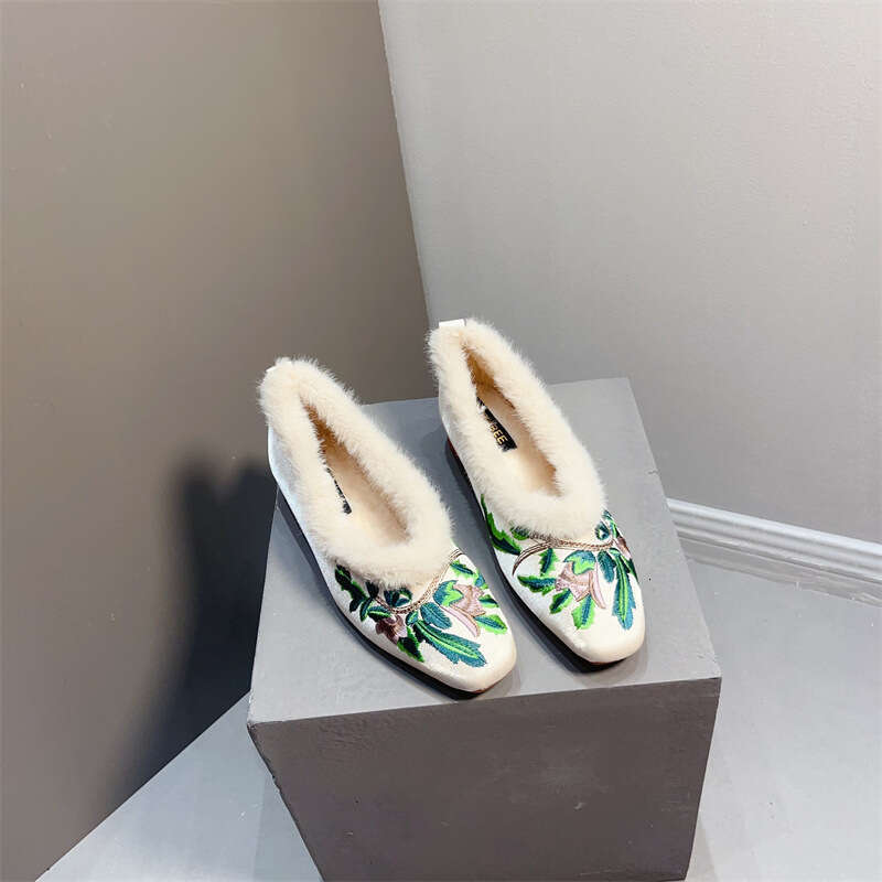 Chinese Style Square Toe Flat Sole Single Thick Heels Soft Soles, Embroidered And Velvet Warm Cheongsam Shoes With Bean Scoop