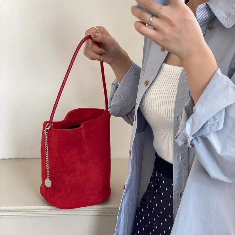 Womens bucket bag womens fashionable cylindrical retro suede bag womens handbag Bolsos De Mujer 241105