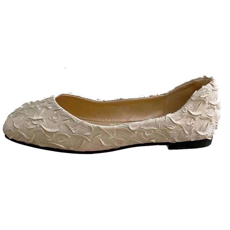 Square Toe Soft Sole Single Shoe Women's Korean Version Spring New Shallow Mouth Gradient Scoop Fashionable Pleated Silk Flat Bottom Grandma Shoe