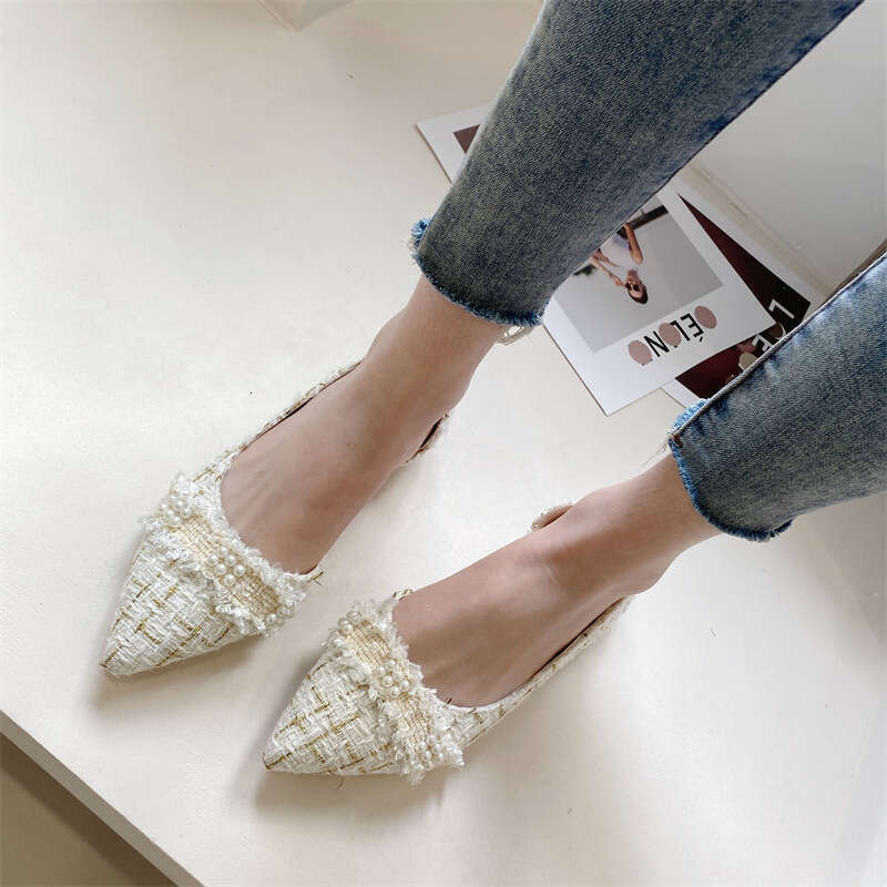 2023 New Small Fragrant Gentle Women's With Pearl Decoration Light Mouth Sweet And Beautiful Flat Heel Side Empty Pointed Elegant Single Shoes Fo