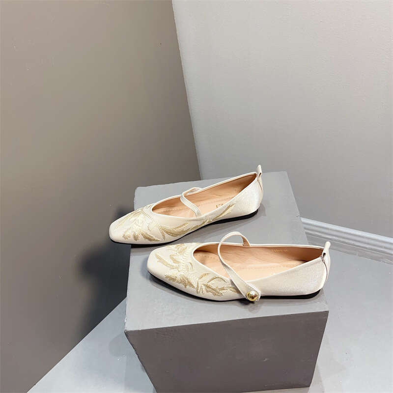 Chinese Style Square Toe Thick Button Mary Zhen Single Embroidered Low Heel Large Size Soft Soled Cheongsam Shoes