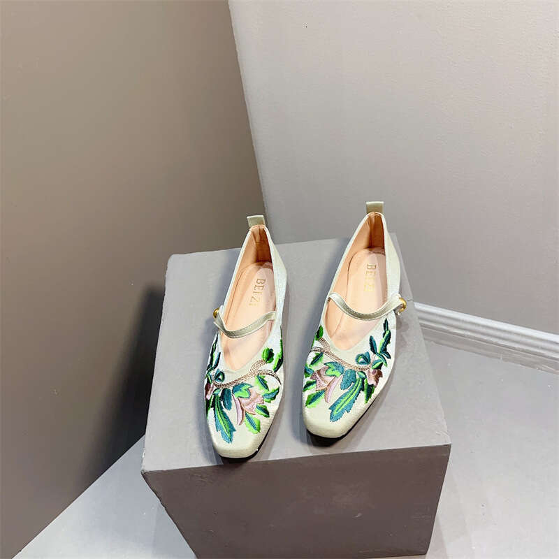 National Style Chinese Square Toe Temperament Single Shoe Women's Soft Sole Silk 2024 Spring And Autumn New Embroidered Cheongsam Scoop Shoes