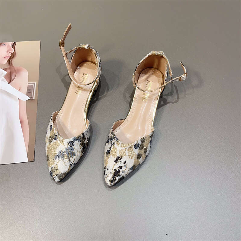 Temperament Embroidered Baotou Sandals Women's Korean Edition Summer Fashion Glitter Thick Heel Straw High Heels New Chinese Style