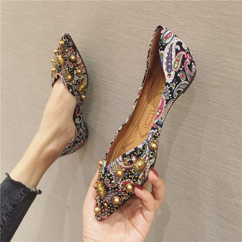 2023 New Versatile Pointed Shallow Mouth Comfortable Flat Bottom With Increased Height Single For Women Fashion Water Diamond Metal Ladies Shoes