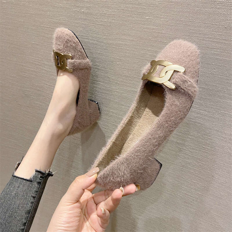 2023 Autumn/Winter New Single Women's Head Hairy Metal Buckle Low Heel Outdoor Casual With Velvet Bean Shoes