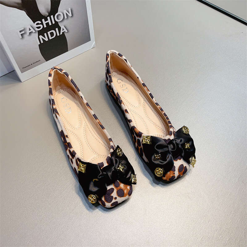 Leopard Print Single Women's Korean Version Fashion New Item Rivet Bow Versatile Shallow Mouth Comfortable Soft Sole Square Toe Flat Bottomed Sco