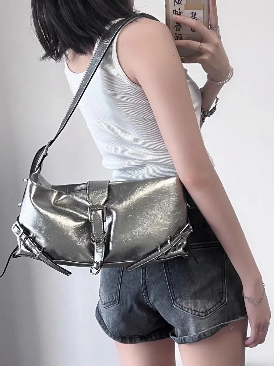 Silver Shoulder Bag for Women er Vintage Motor Handbag Small Square Mobile Phone Bag Female Black Underarm Coin Purse 241104