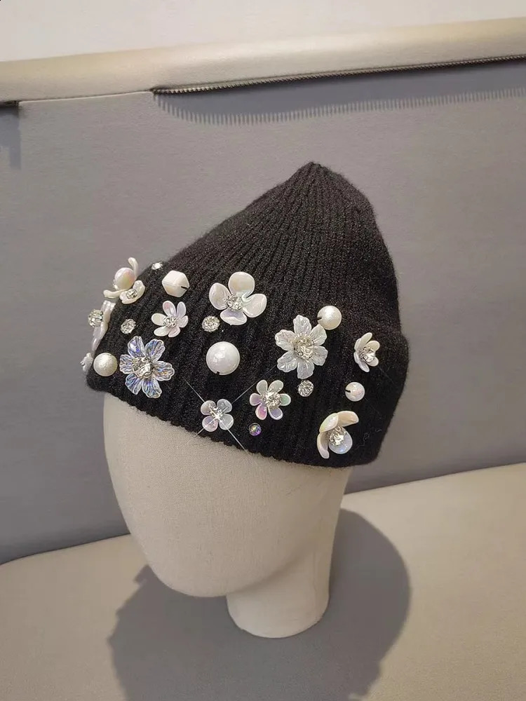 Autumn Winter Women Fashion Knitted Hat Versatile Solid Color Pearl Flower Diamonds High Street Casual Beanies Female 241105