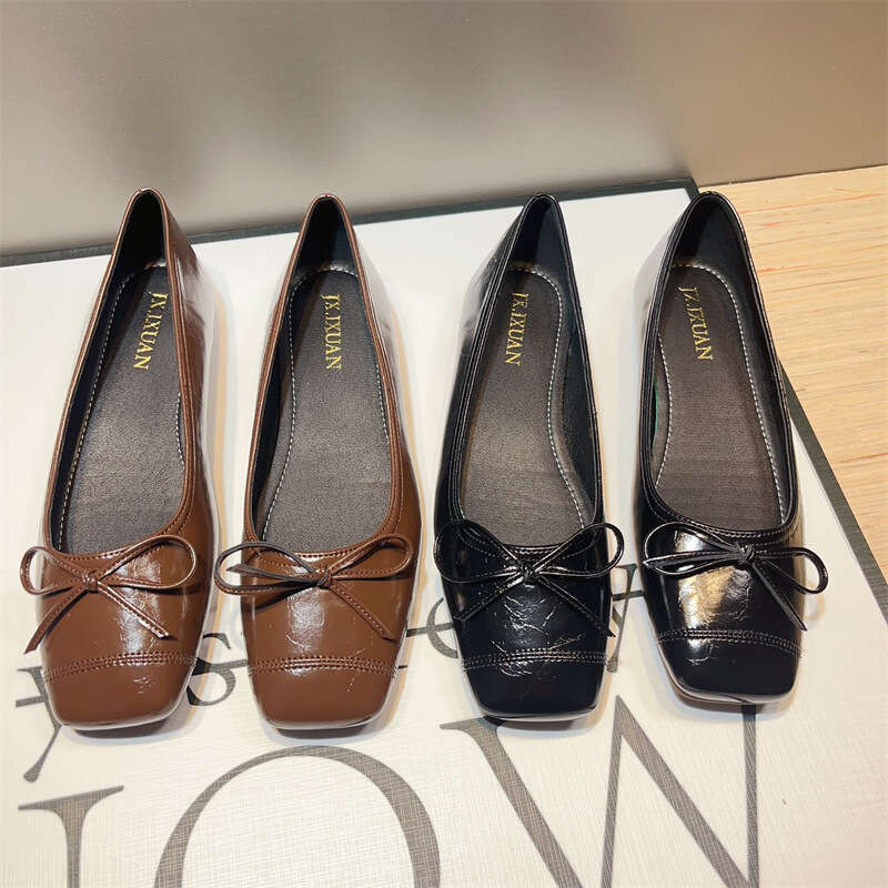 French Versatile Bean Shallow Mouth Single Shoes, Women's Korean Version, Fashionable New Style, Comfortable Leather, Soft Sole Commuting Flat Sh