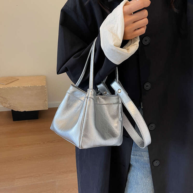 2024 New High end Aesthetic Style Birthday Gift Women's Fashionable and Versatile Trendy One Shoulder Handheld Bucket Bag