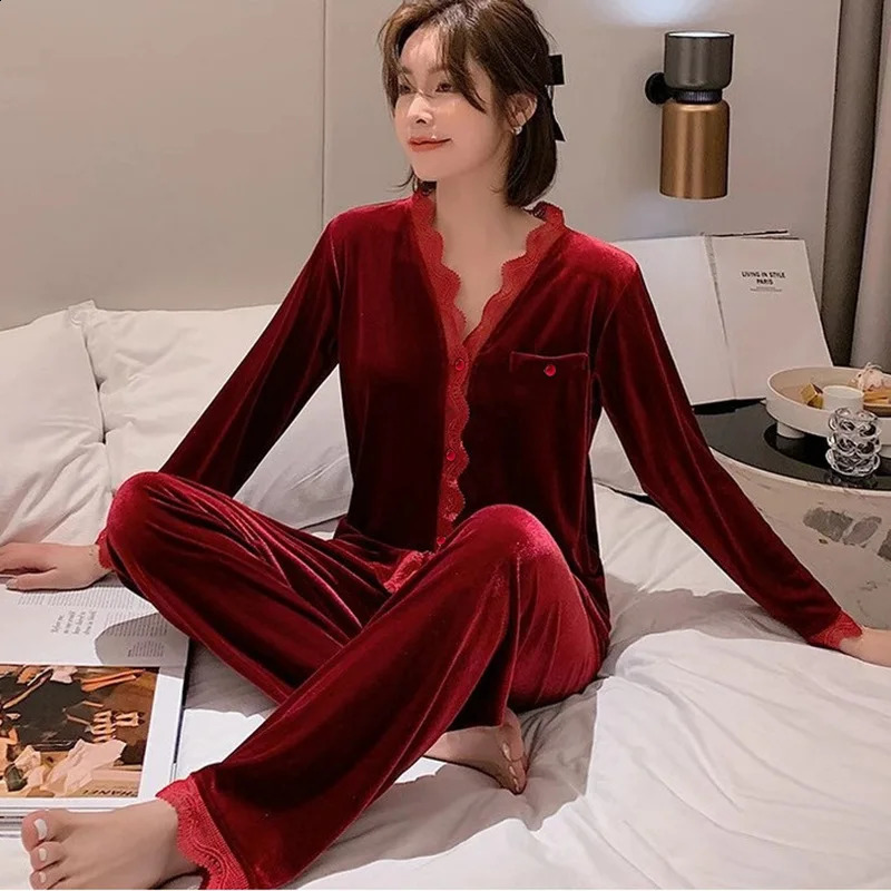 Long Sleeved Cardigan Set For Winter Sleepwear Women Velvet Satin Night Deress V-Neck Soft Lingerie Sleepwear Female Clothes 241105