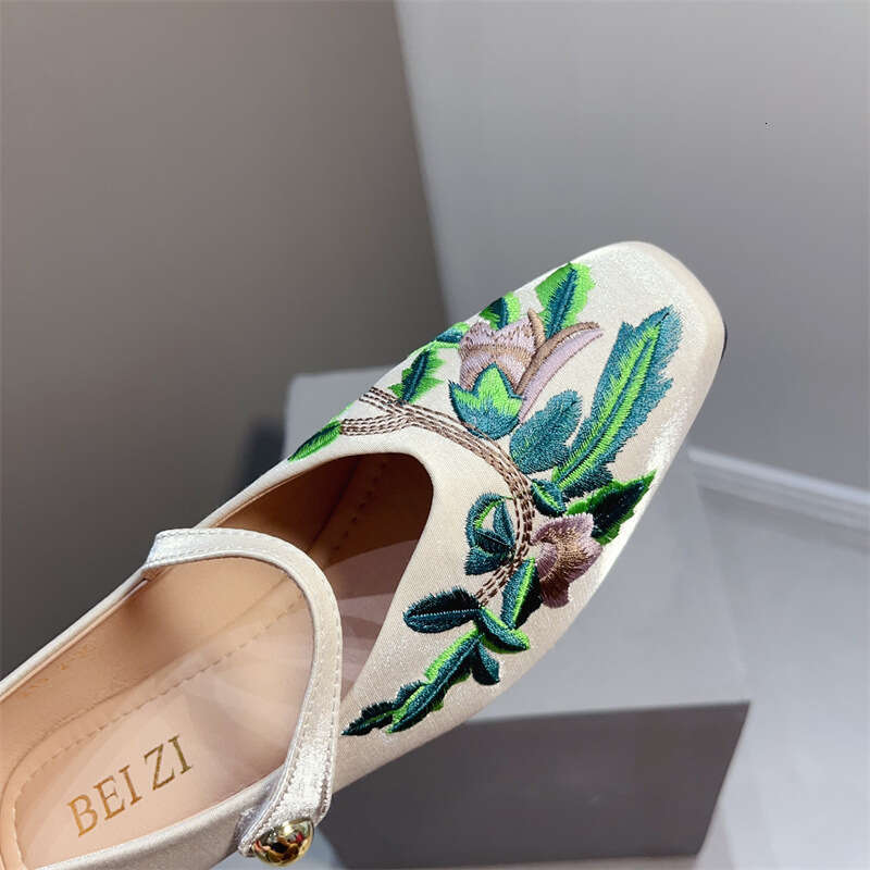 National Style Chinese Square Toe Temperament Single Shoe Women's Soft Sole Silk 2024 Spring And Autumn New Embroidered Cheongsam Scoop Shoes