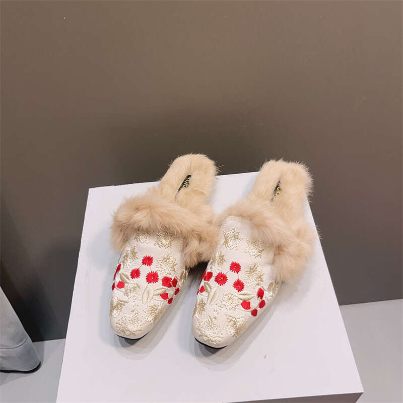 Korean Version Autumn And Winter New Fashion Fabric Velvet For Women's Outerwear, Embroidered With Chinese Style, Support, Half Slippers, Hairy S