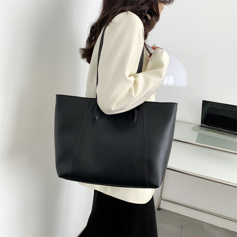New designer large capacity commuting handbag, high-end fashion multifunctional women's shoulder bag, fashionable bag