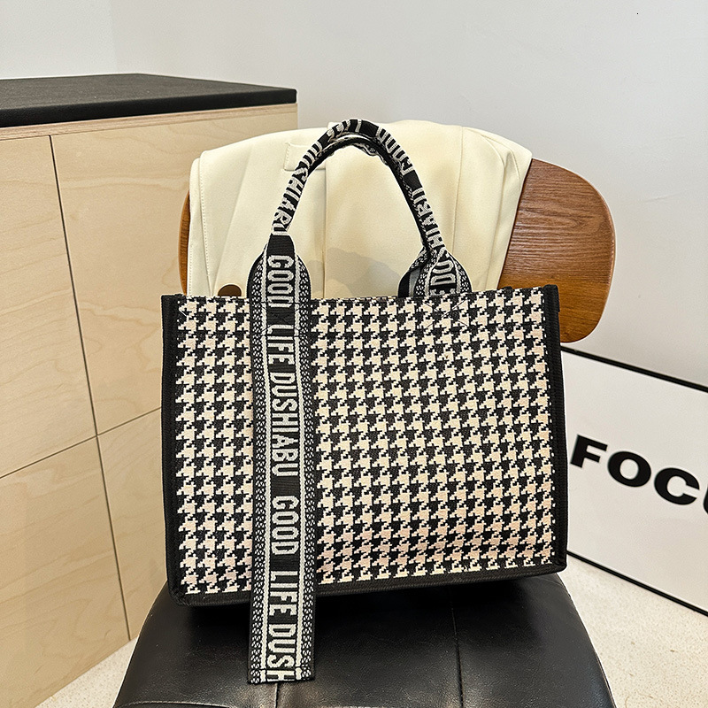 Designer's new Korean fashion letter lunch box commuting document handbag fashion bag