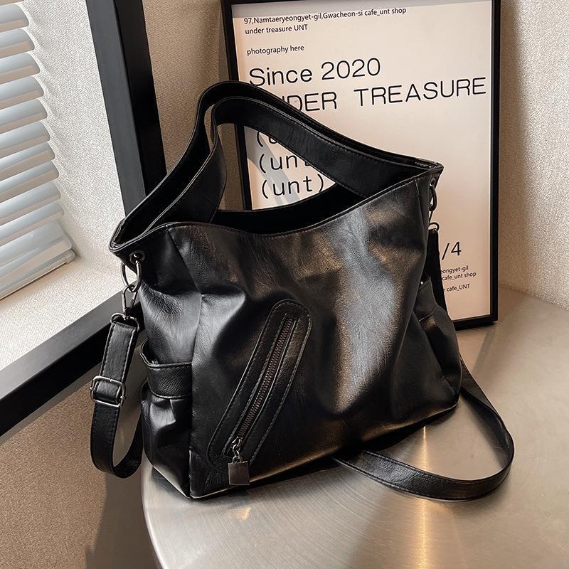 New designer fashionable multifunctional single shoulder one-piece large capacity commuting fashionable women's bag fashion bag
