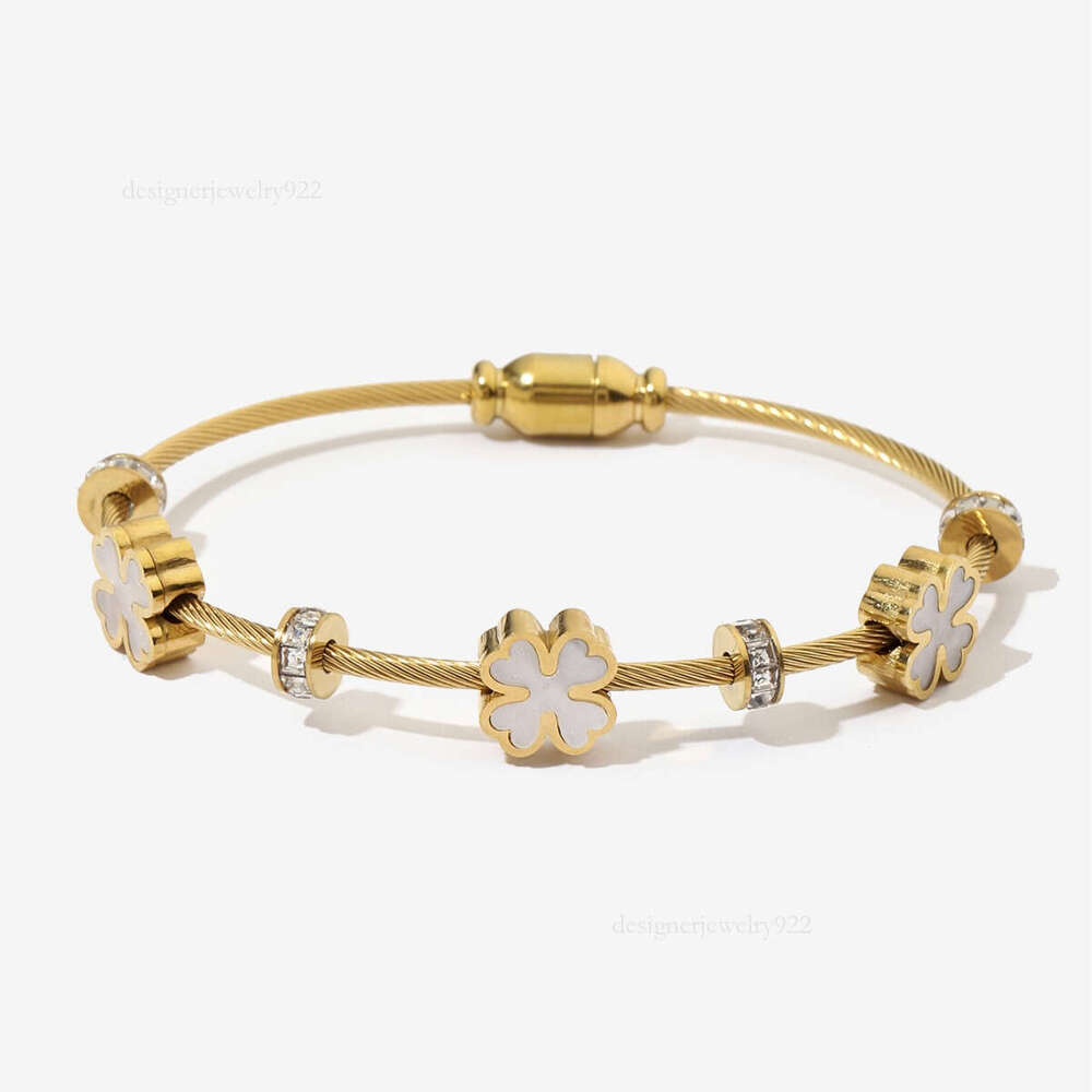 Butterfly square crystal titanium steel bracelet with no fading, high-end feeg, wer pendant bracelet fashionable and simple suitable for daily wear