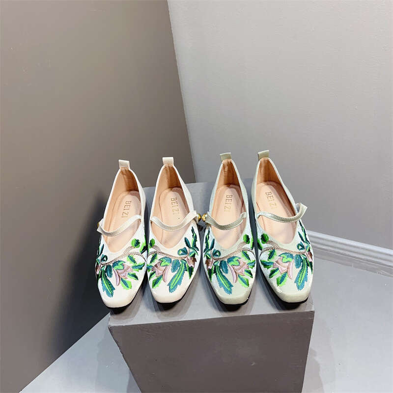 National Style Chinese Square Toe Temperament Single Shoe Women's Soft Sole Silk 2024 Spring And Autumn New Embroidered Cheongsam Scoop Shoes