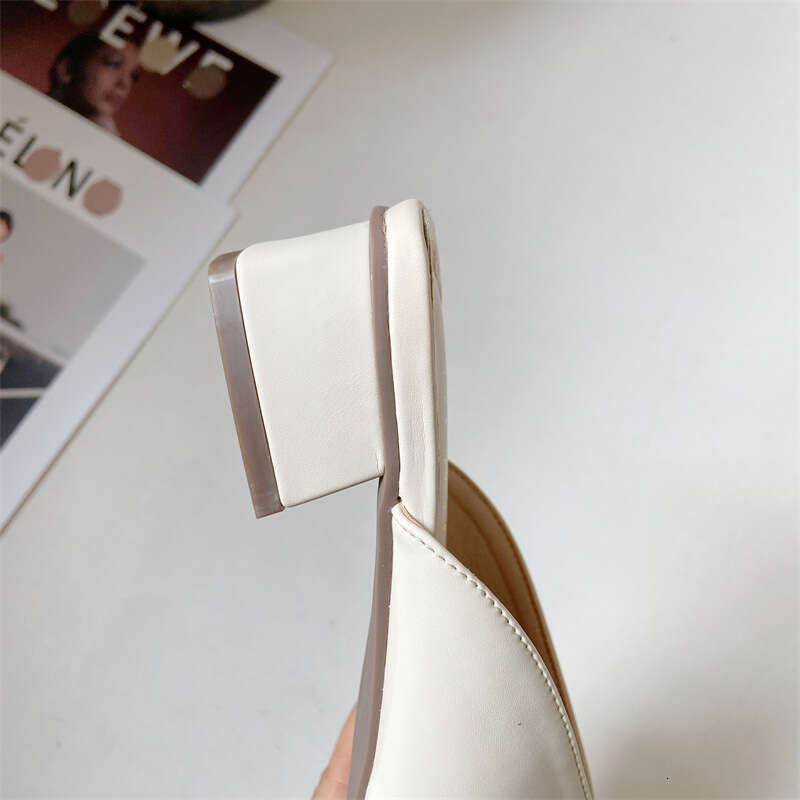 2023 New Semi Simple And Fashionable Toe Cap Thick Cool Trailer Mid Heel Splicing Solid Color One Foot Slippers For Women's Outdoor Wear