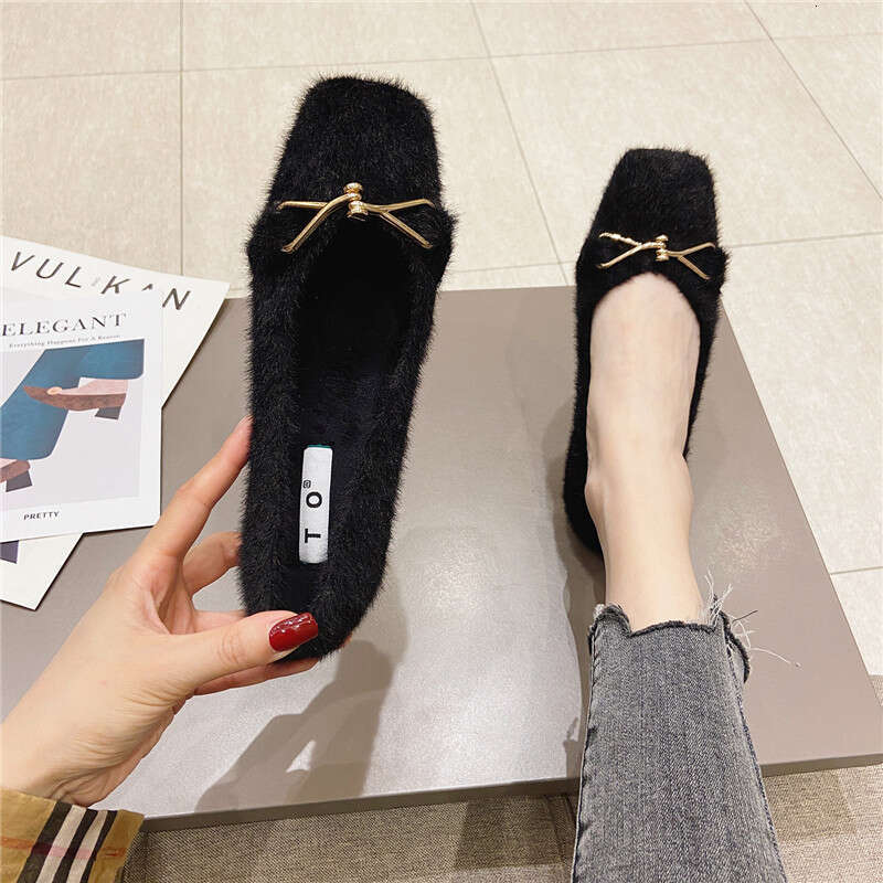 2023 Winter New Korean Version One Step Lazy Versatile Look Thin With Thick Plush And Fury, Flat Bean Shoes